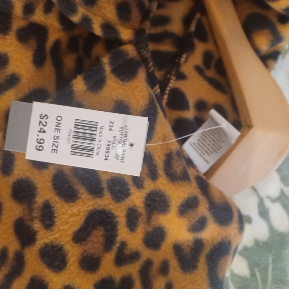 Le Moda Leopard Print Draped Flowing Caplet Shawl OS - Picture 6 of 7